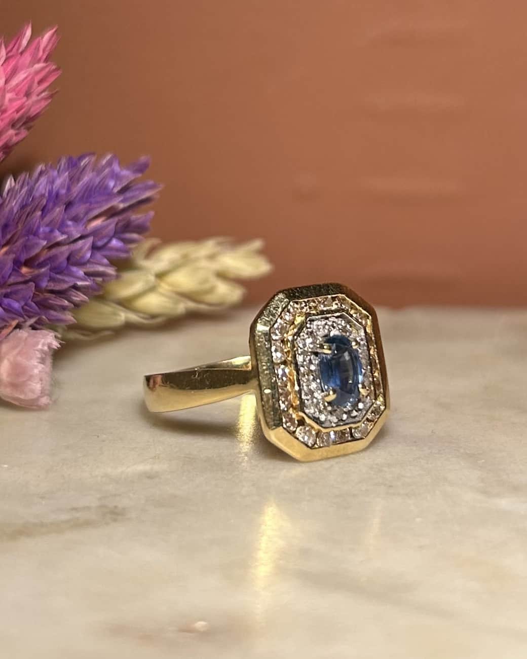 Bague Style Art-Déco Saphir &amp; 30 Diamants &quot;Amity&quot;