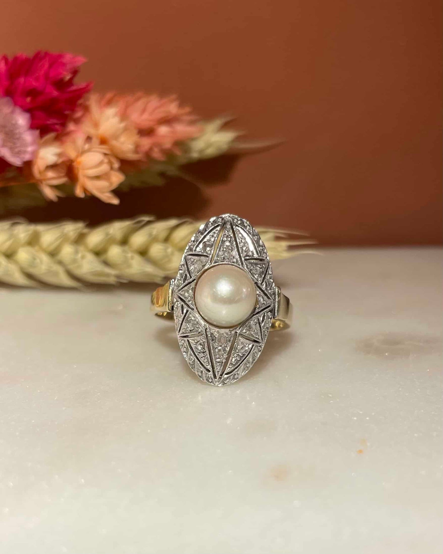 Anillo &quot;Elsy&quot; de 14 diamantes y perlas Art-Deco