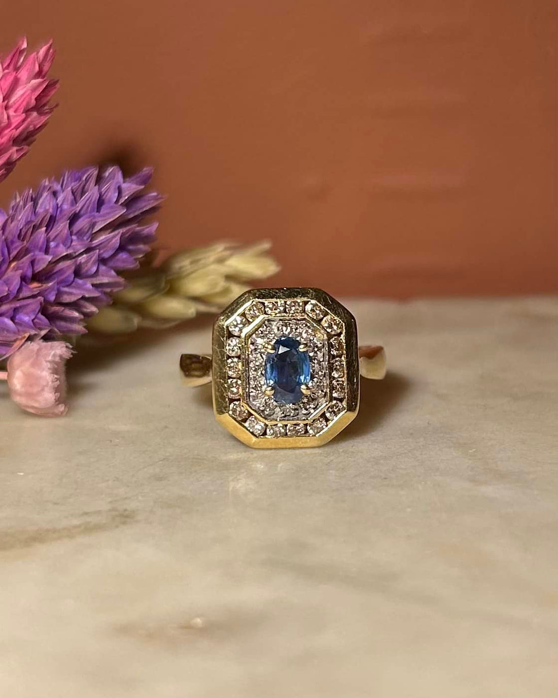 Bague Style Art-Déco Saphir &amp; 30 Diamants &quot;Amity&quot;
