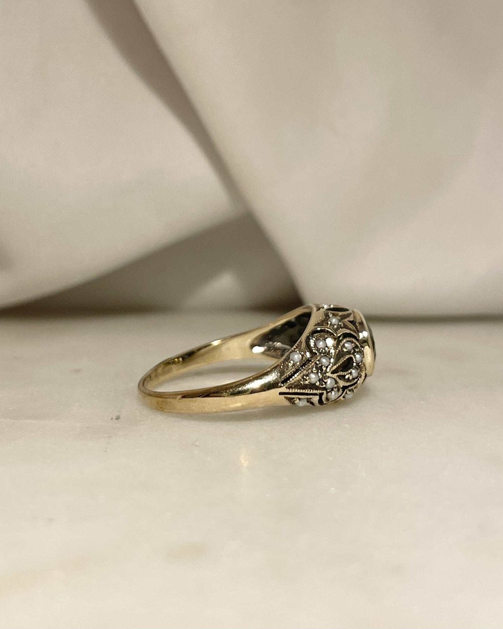 Bague Art Nouveau Péridot 0.85 carat &amp; 26 Perles "Milana" - Elliade Paris