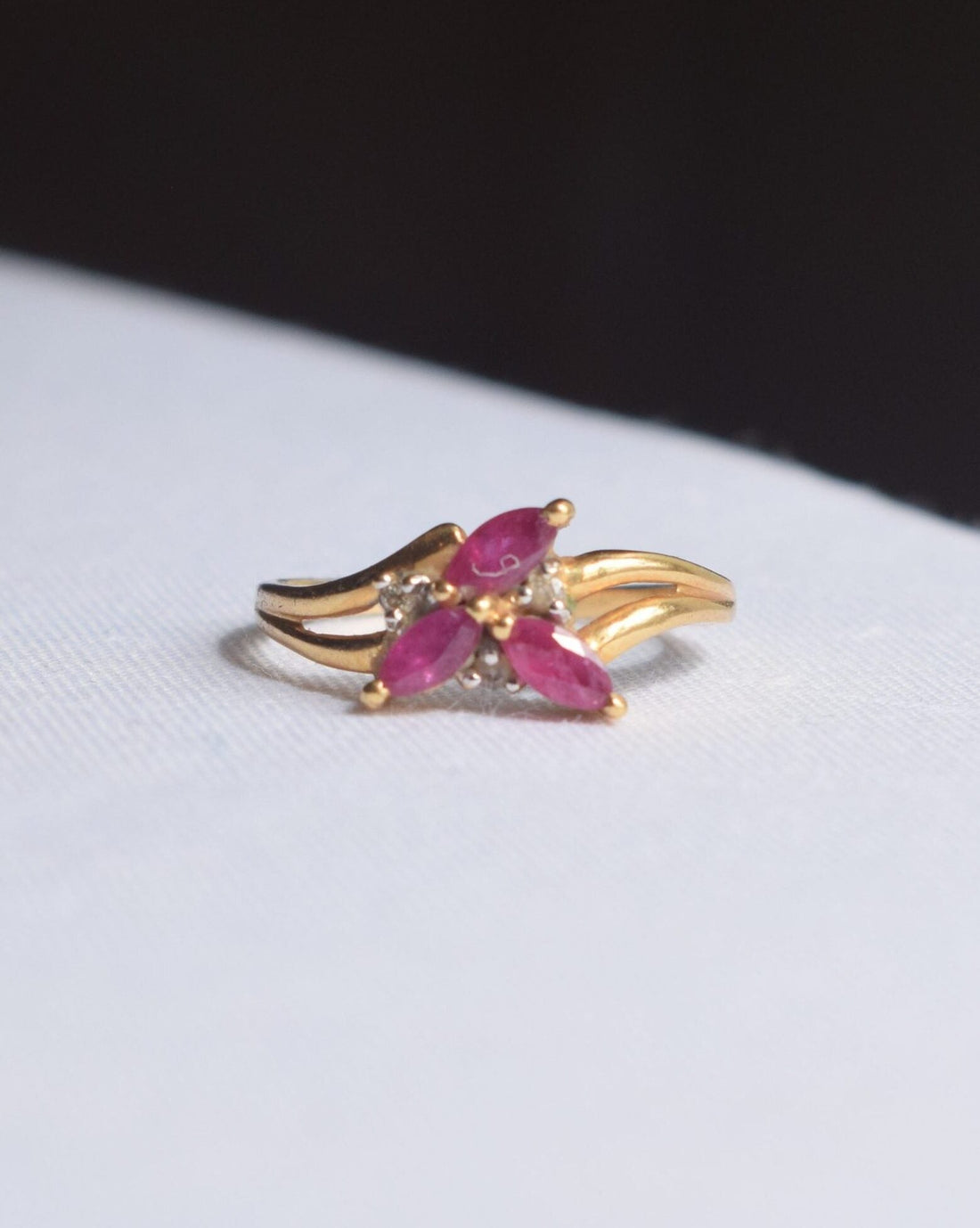 Bague &quot;Camelia&quot; Rubis &amp; Diamants - Elliade Paris