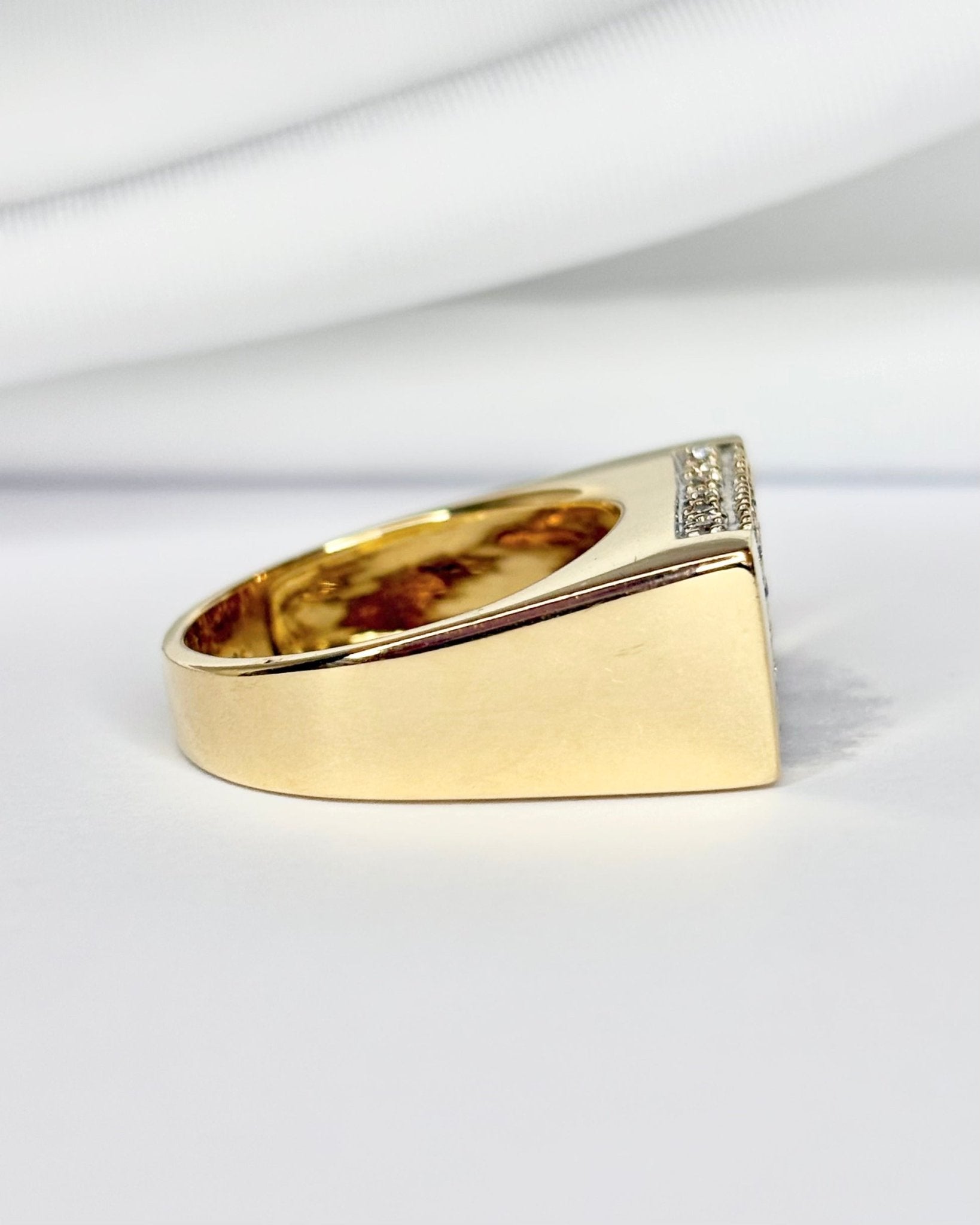 Bague Chevalière Diamants &amp; Or 9.91g "Bélinde" - Elliade Paris