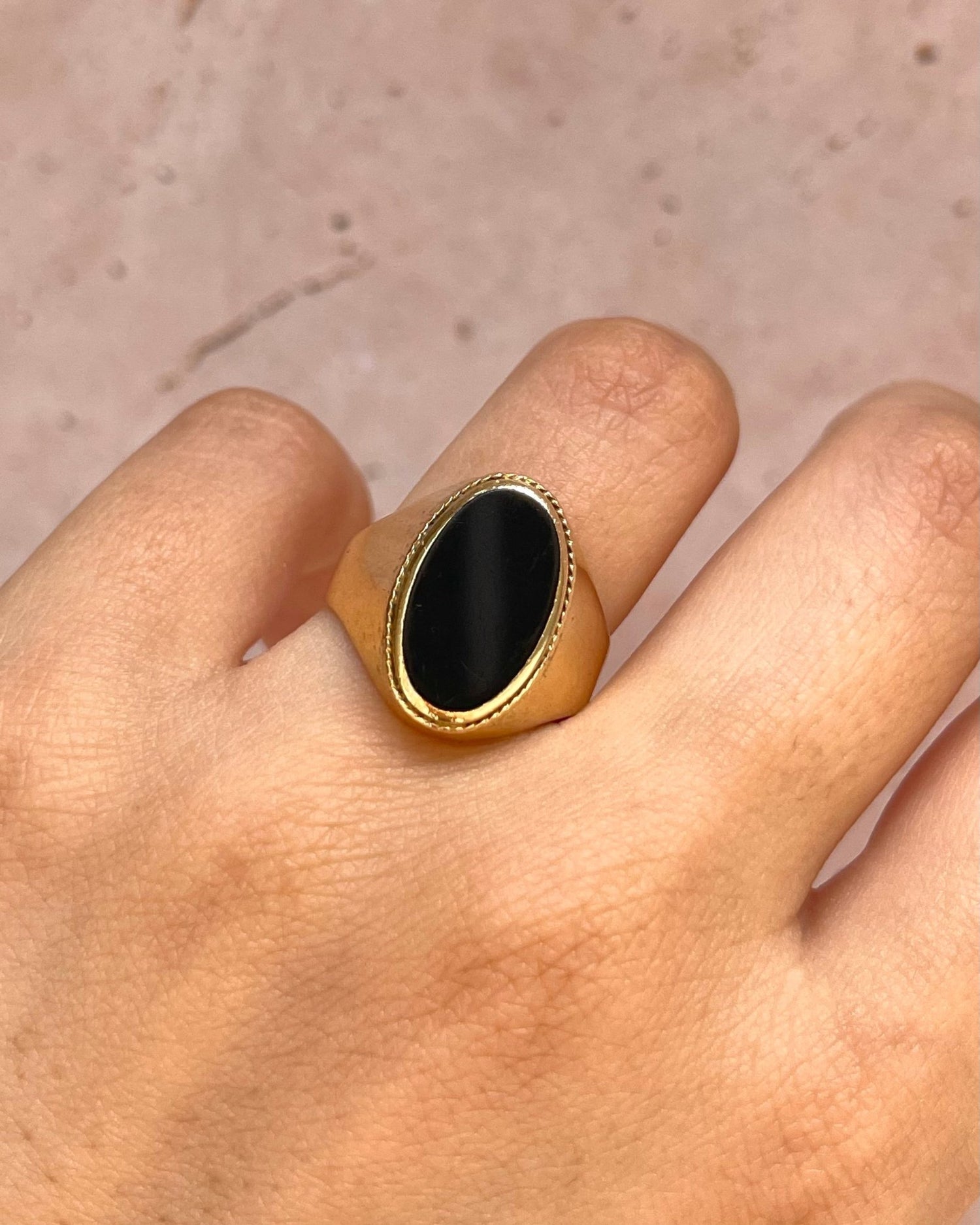 Bague Chevalière Onyx &amp; Or 5,3g "Romane" - Elliade Paris