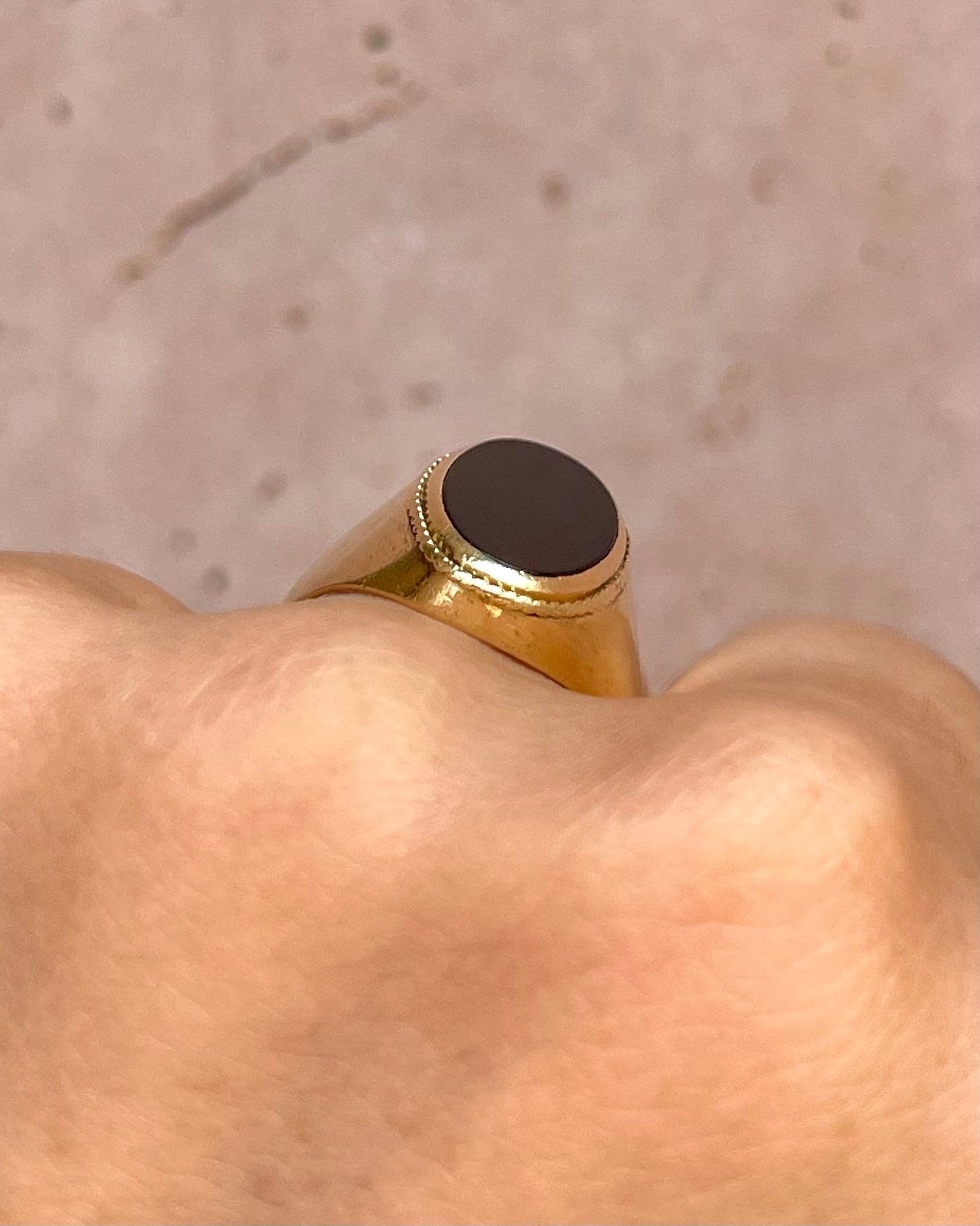 Bague Chevalière Onyx &amp; Or 5,3g "Romane" - Elliade Paris