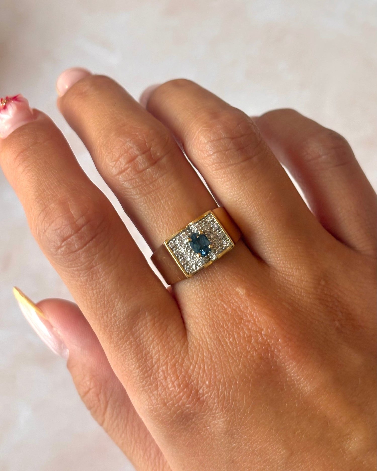 Bague Chevalière Saphir &amp; Diamants "Alexia" - Elliade Paris