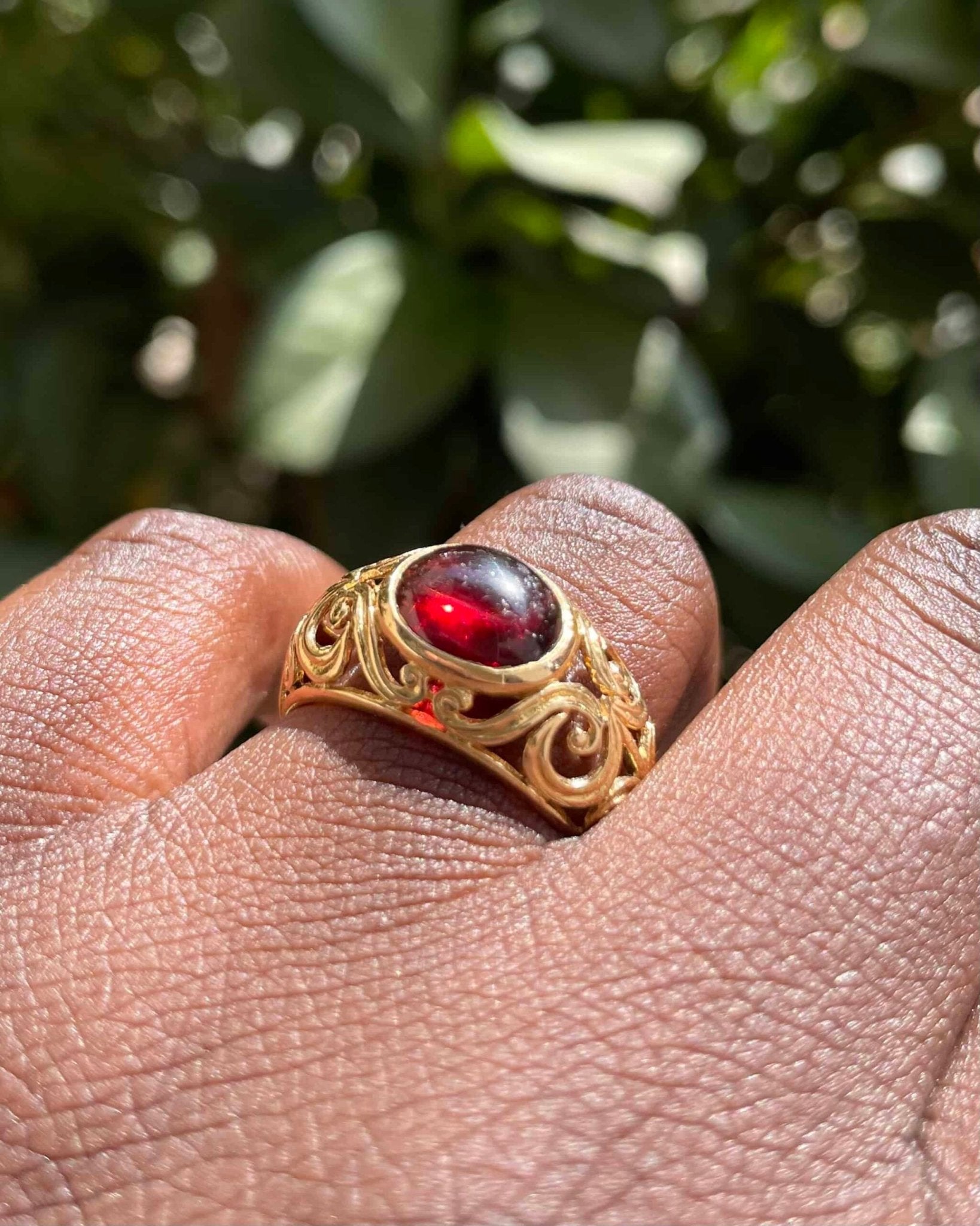 Bague chevalière vintage Grenat Cabochon "Sacha" - Elliade Paris