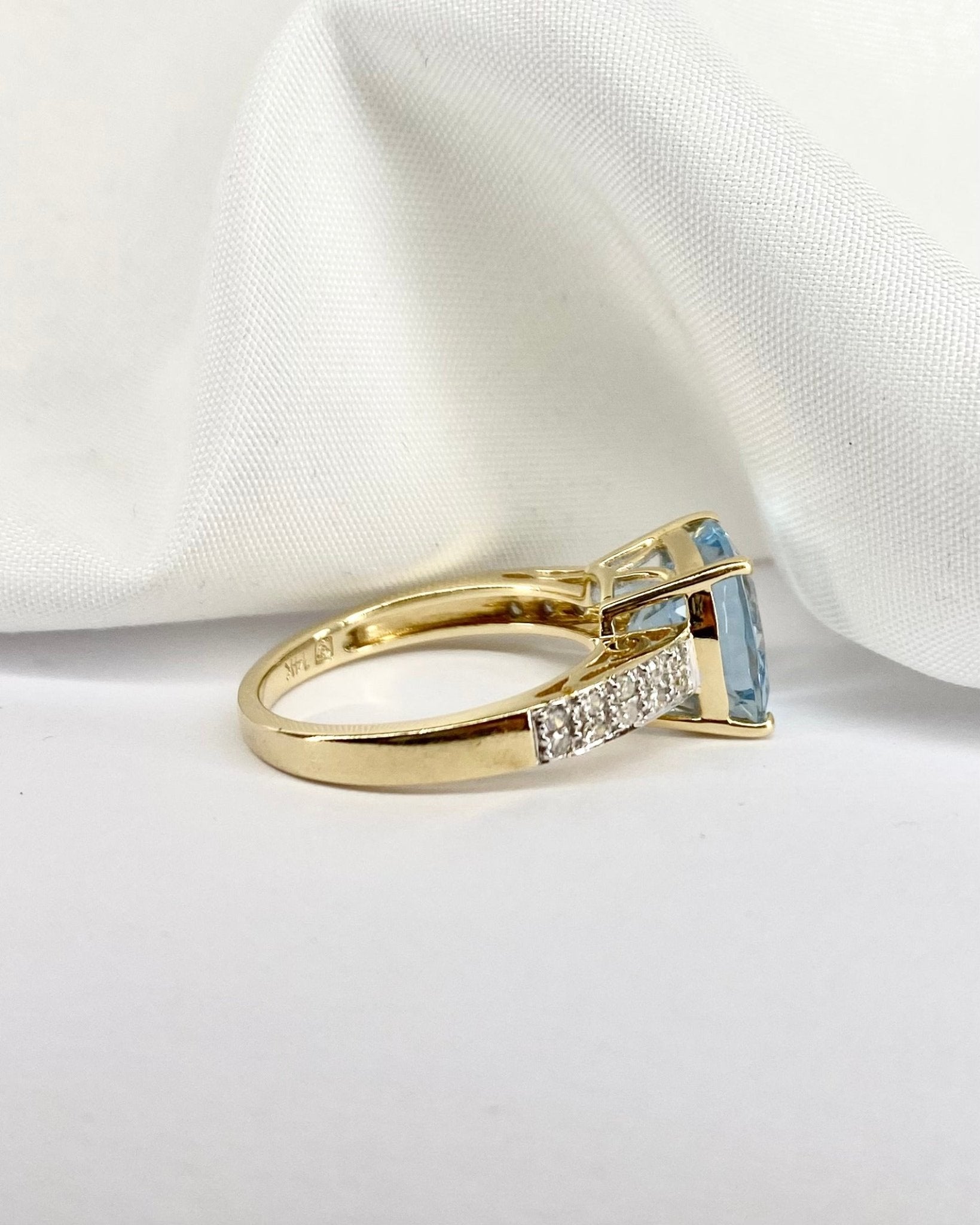 Bague Cocktail Aigue - Marine 4.50 carats &amp; 20 Diamants "Stella" - Elliade Paris
