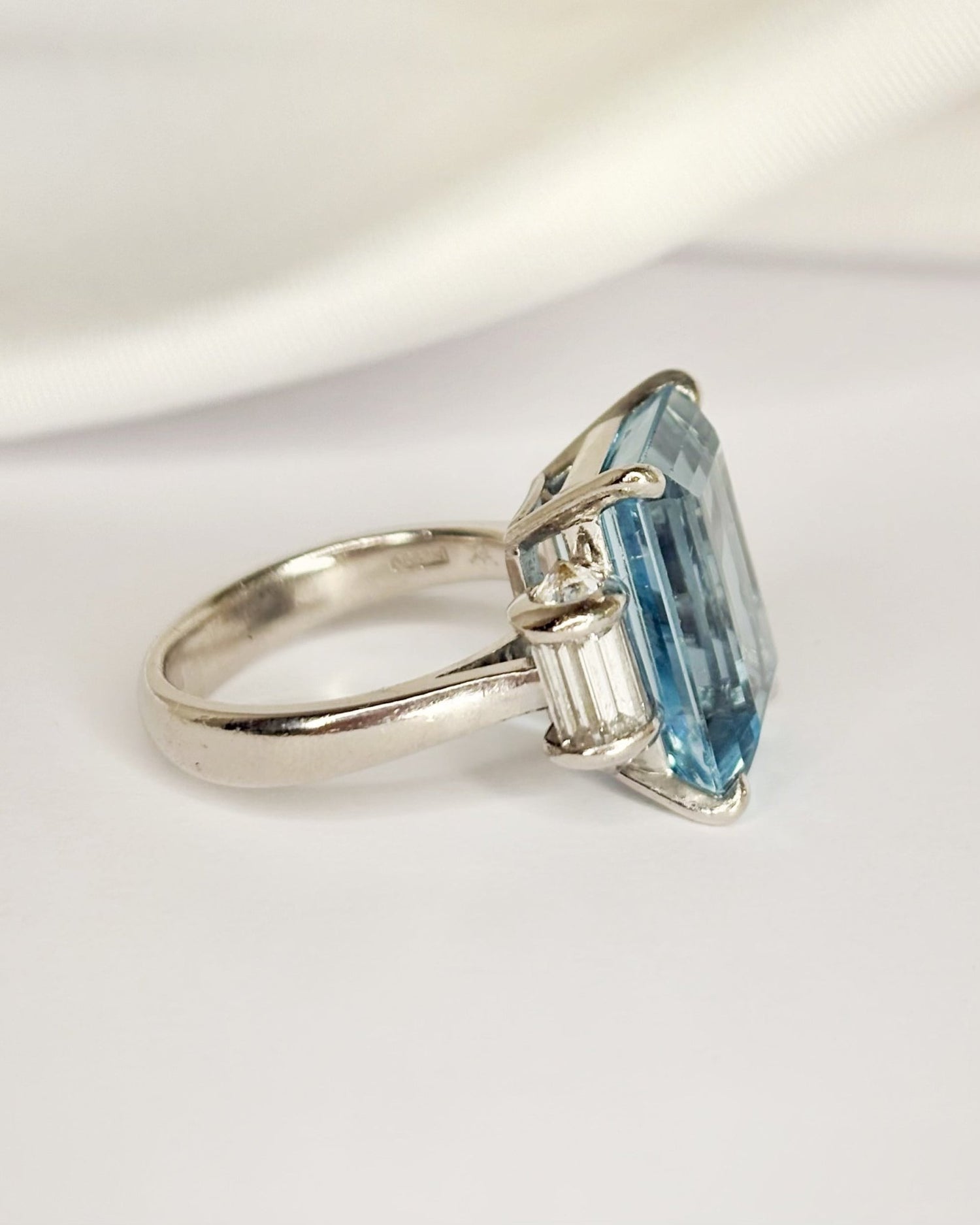Bague Cocktail Aigue-Marine 9.70 carats &amp; Diamants 0.60 carat "Melissa" - Elliade Paris