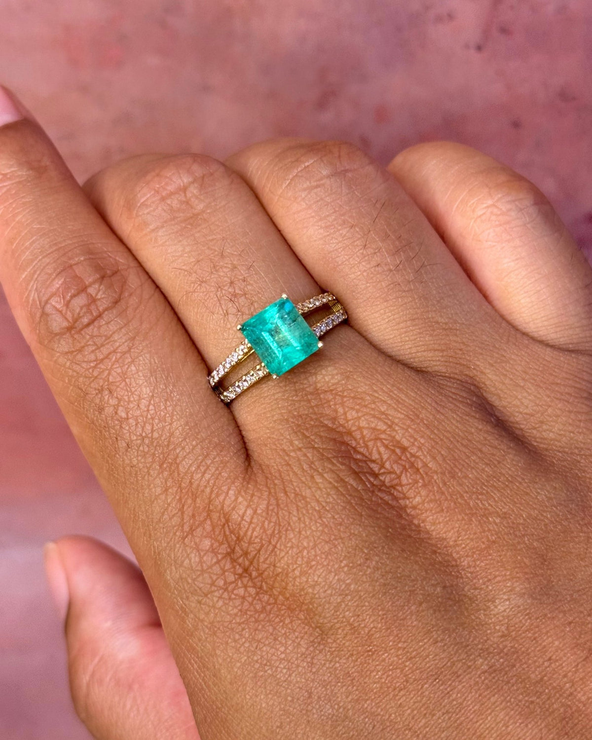 Bague Cocktail Émeraude 2.37 carats &amp; Diamants 0.32 carat 4.59g "Samia" - Elliade Paris