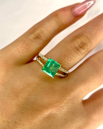 Bague Cocktail Émeraude 2.37 carats &amp; Diamants 0.32 carat "Samia" - Elliade Paris