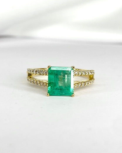 Bague Cocktail Émeraude 2.37 carats &amp; Diamants 0.32 carat "Samia" - Elliade Paris