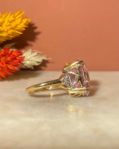 Bague Cocktail Kunzite 9.75 Carats &amp; 18 Diamants &quot;Héolia&quot; - Elliade Paris