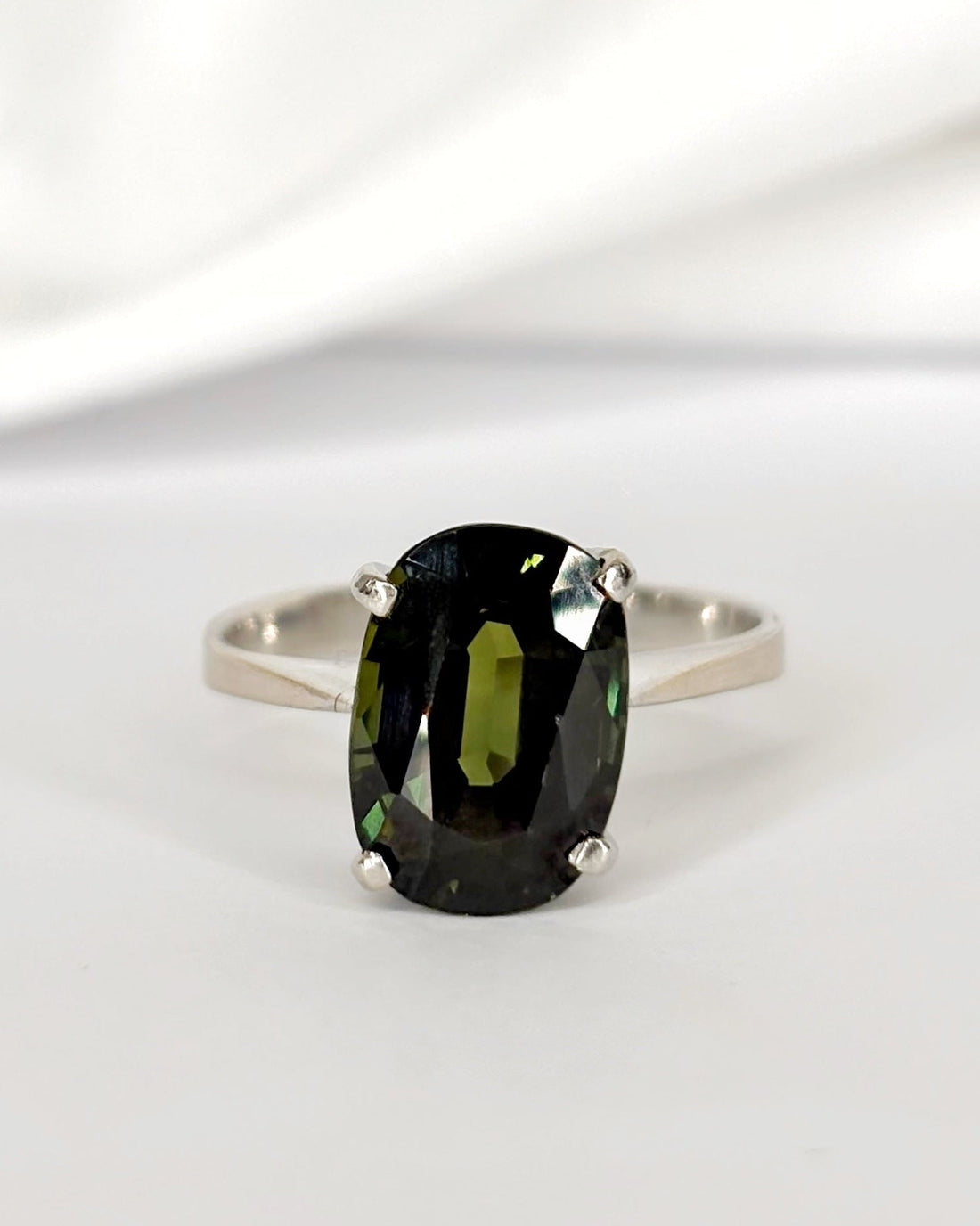 Bague Cocktail Saphir Vert 4.20 carats "Lucette" - Elliade Paris