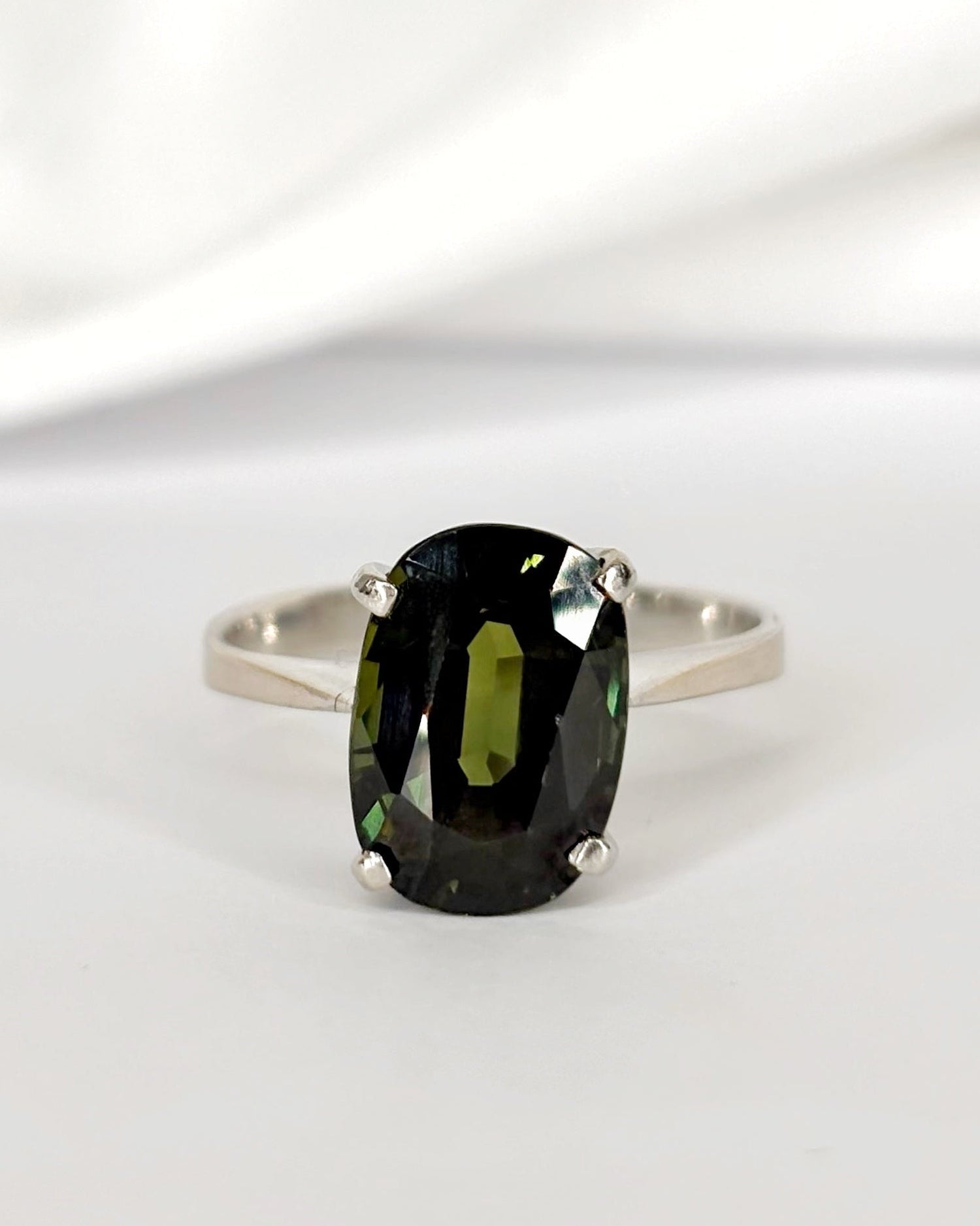 Bague Cocktail Saphir Vert 4.20 carats "Lucette" - Elliade Paris