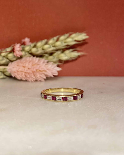 Bague Demi - Alliance Rubis &amp; Diamants &quot;Lola&quot; - Elliade Paris