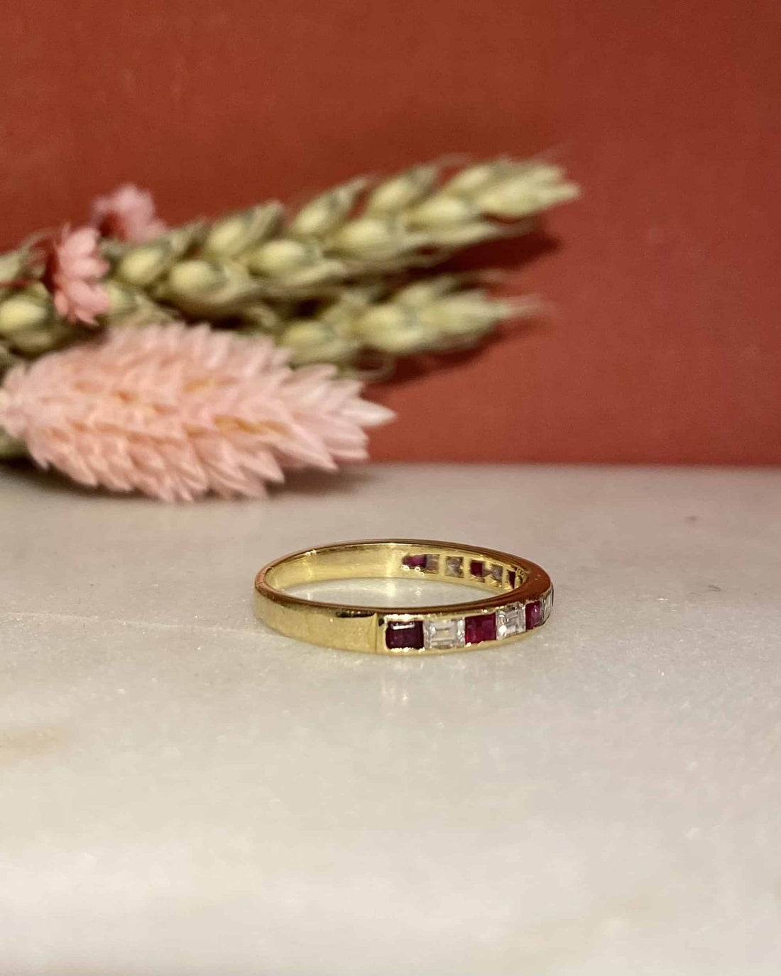 Bague Demi - Alliance Rubis &amp; Diamants &quot;Lola&quot; - Elliade Paris