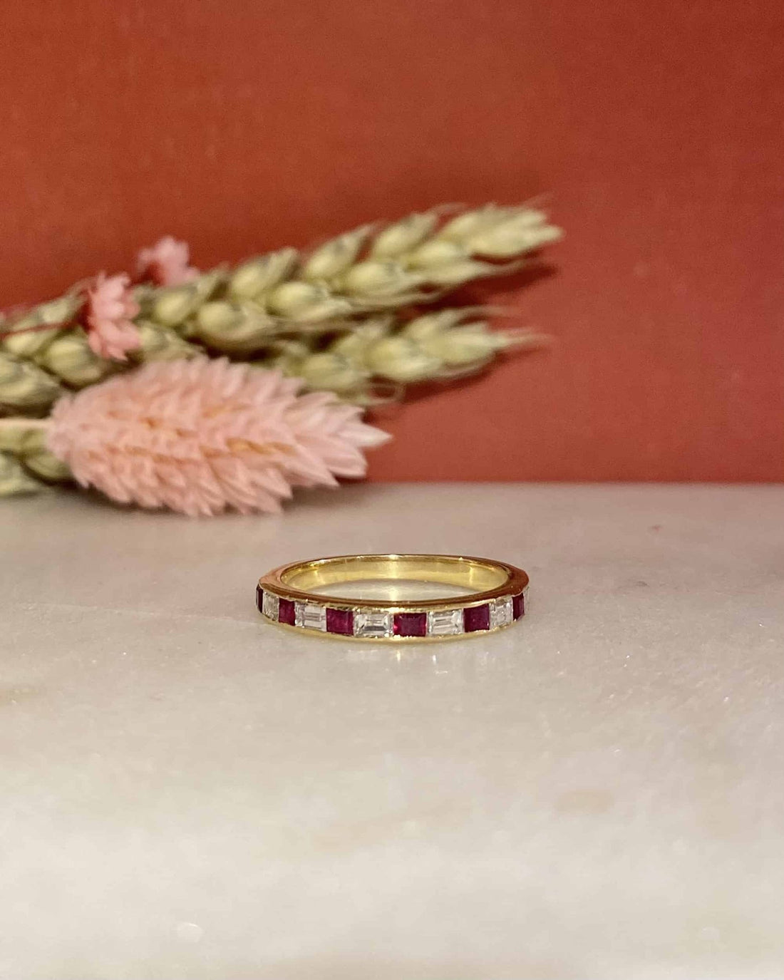Bague Demi - Alliance Rubis &amp; Diamants &quot;Lola&quot; - Elliade Paris