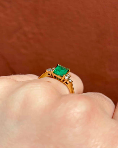 Bague Trilogie Emeraude 0.85 carat &amp; Diamants &quot;Aimee&quot;