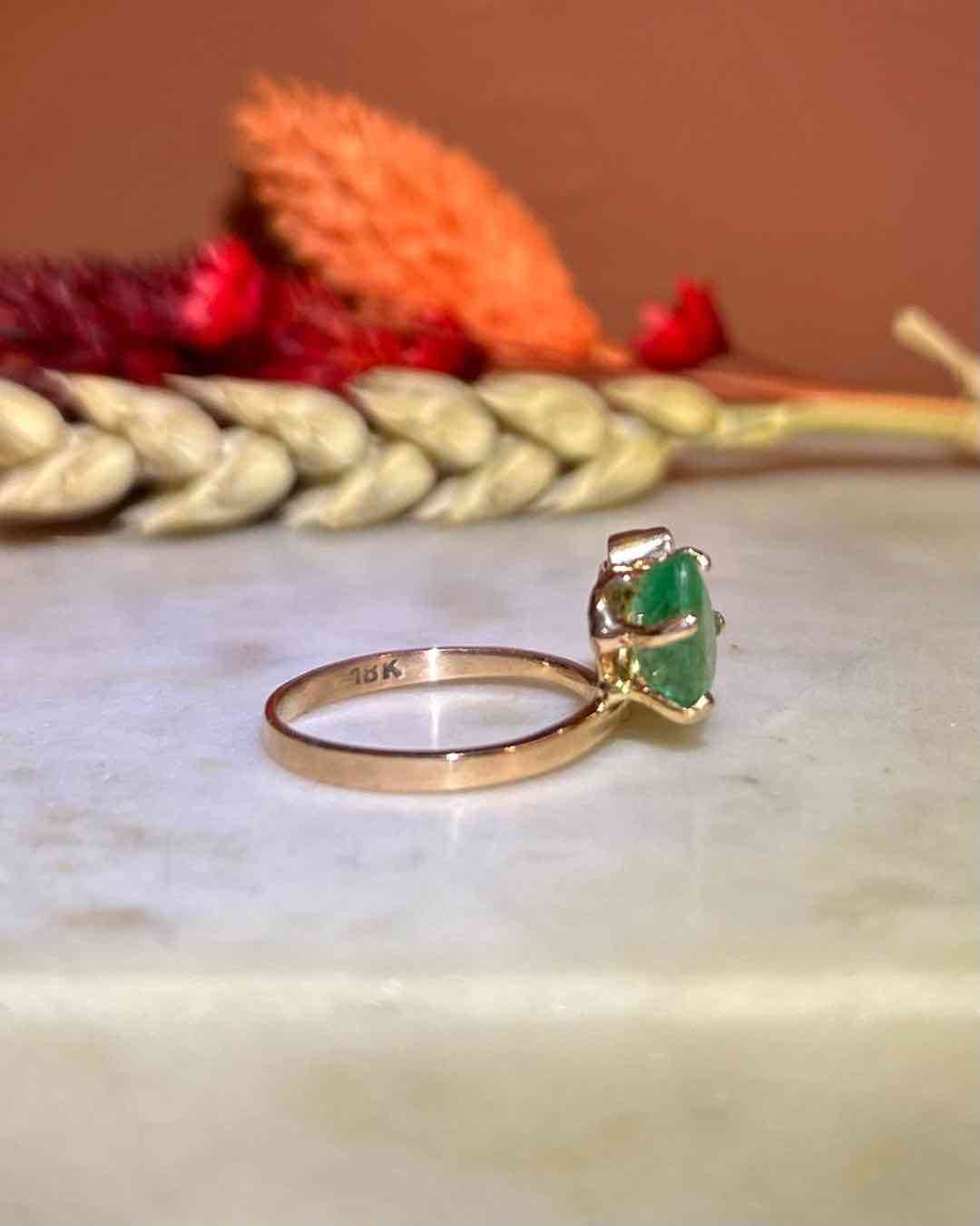Anillo vintage de esmeralda y diamantes &quot;Karine&quot;