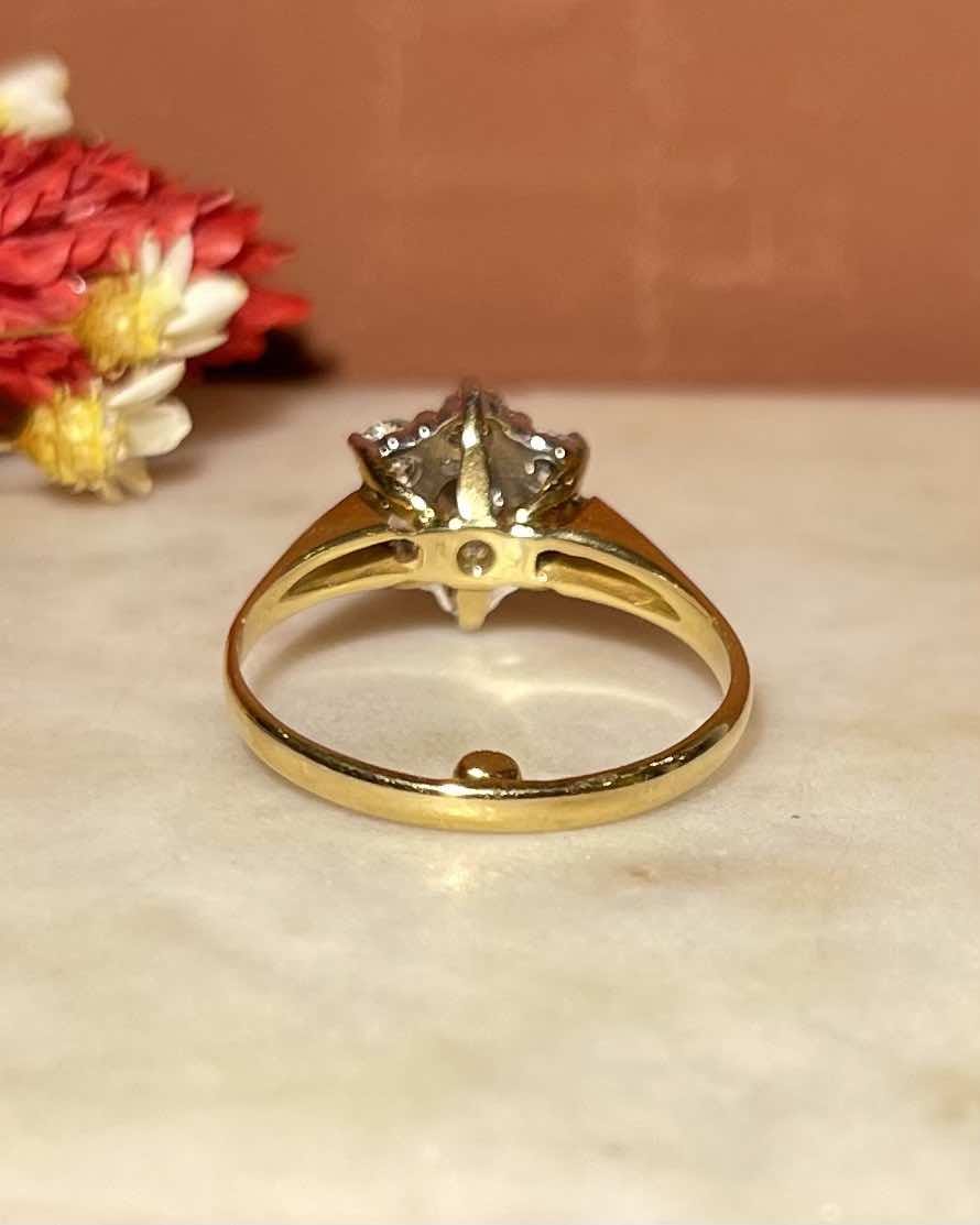 Anillo de margarita con diamantes de 0,80 quilates "Pia"