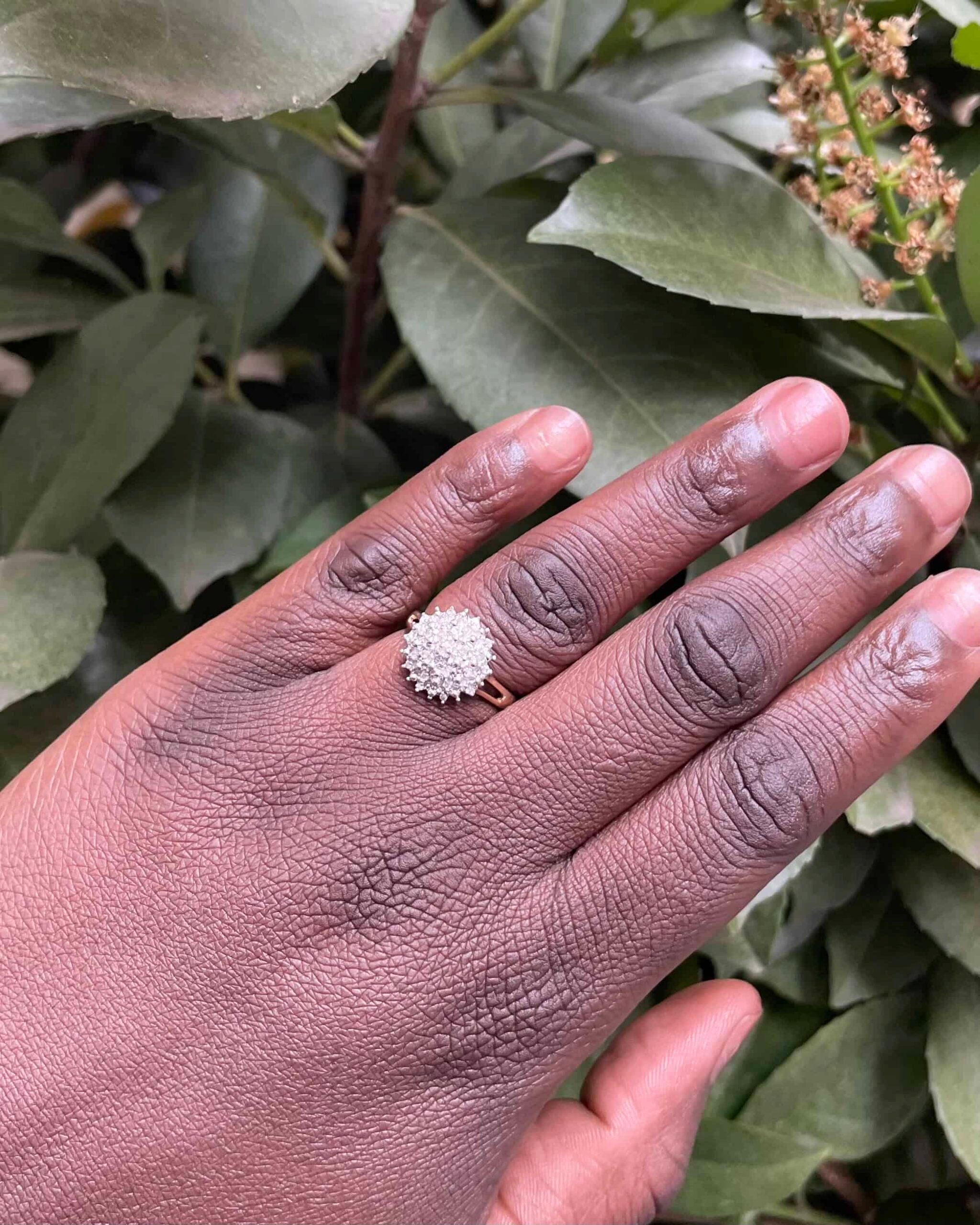 Anillo "Fabiola" con margaritas de 23 diamantes