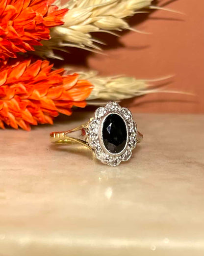 Bague Marguerite Saphir 0.80 Carat &amp; 10 Diamants &quot;Marnie&quot;