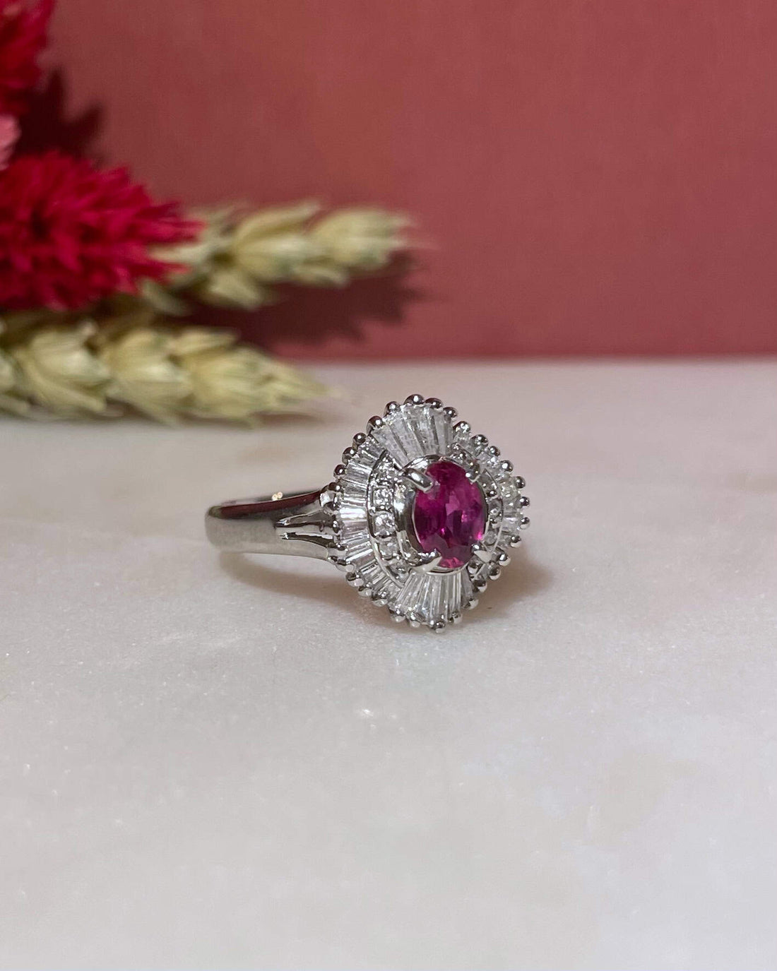 Bague Marguerite Rubis 0.50 carat &amp; 42 Diamants 0.56 carat &quot;Dorina&quot;
