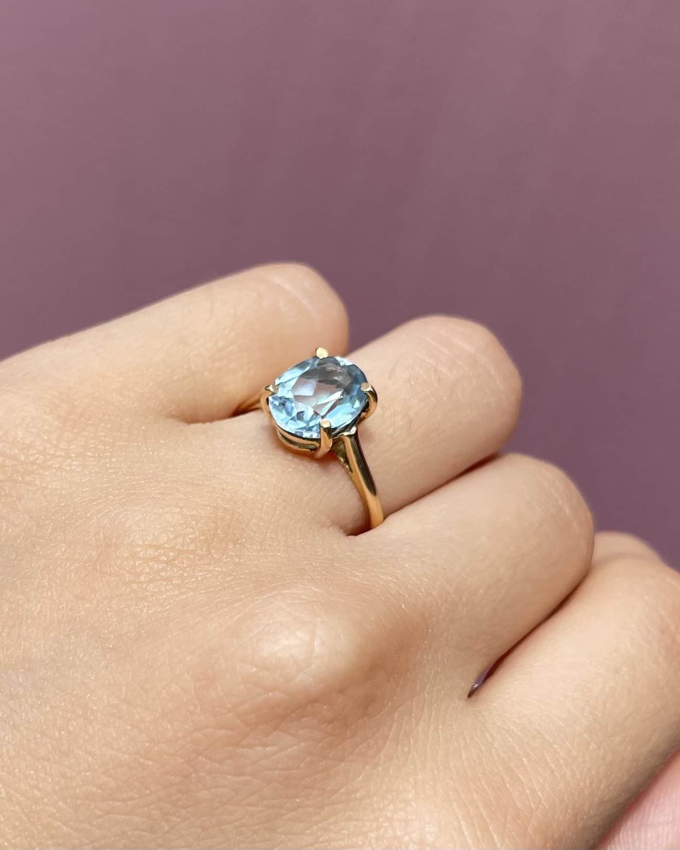 Anillo solitario de topacio "Manon" de 2,10 quilates