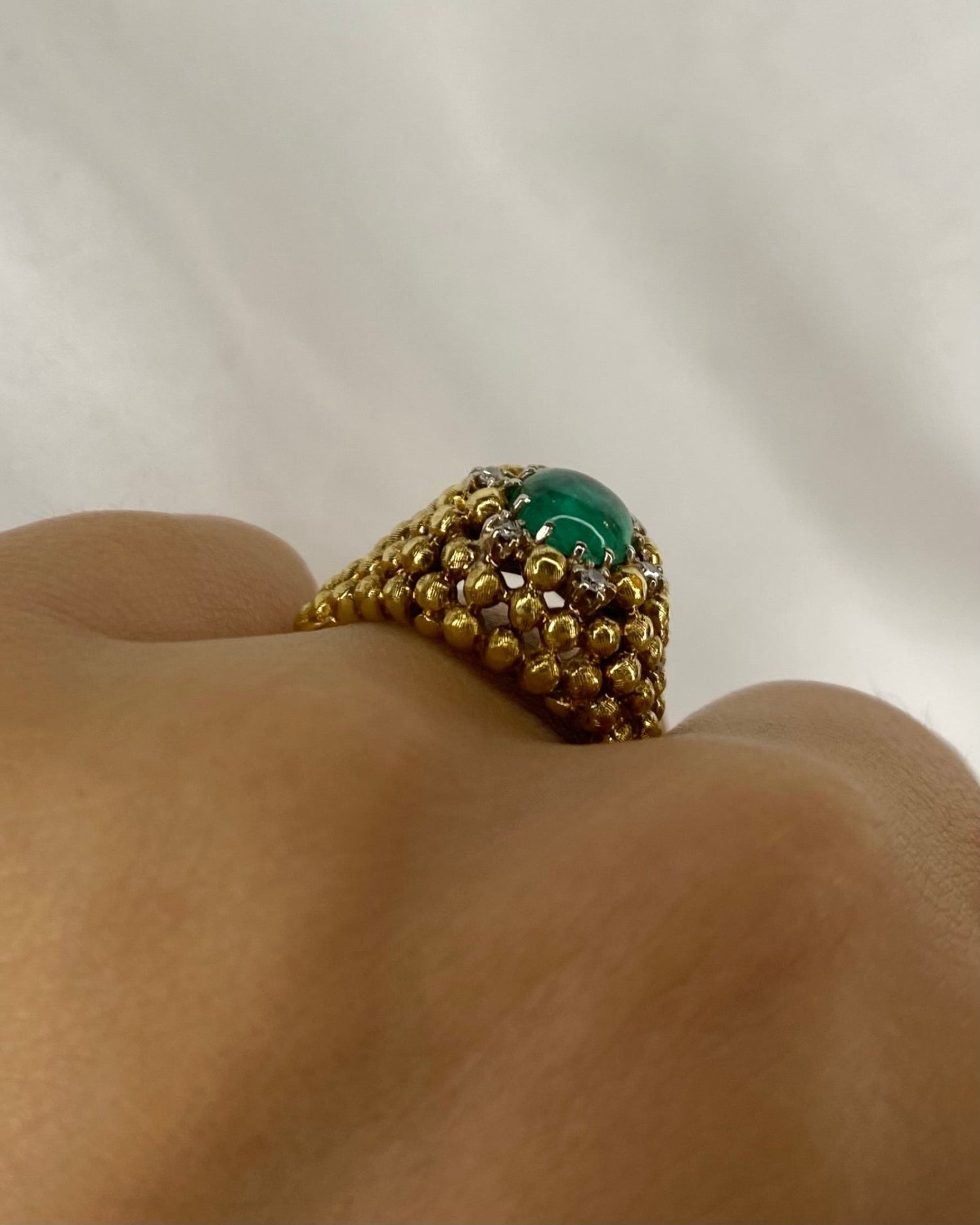 Bague Dôme Émeraude 1.5 carat, Diamants Or 7,58g &quot;Mariana&quot; - Elliade Paris