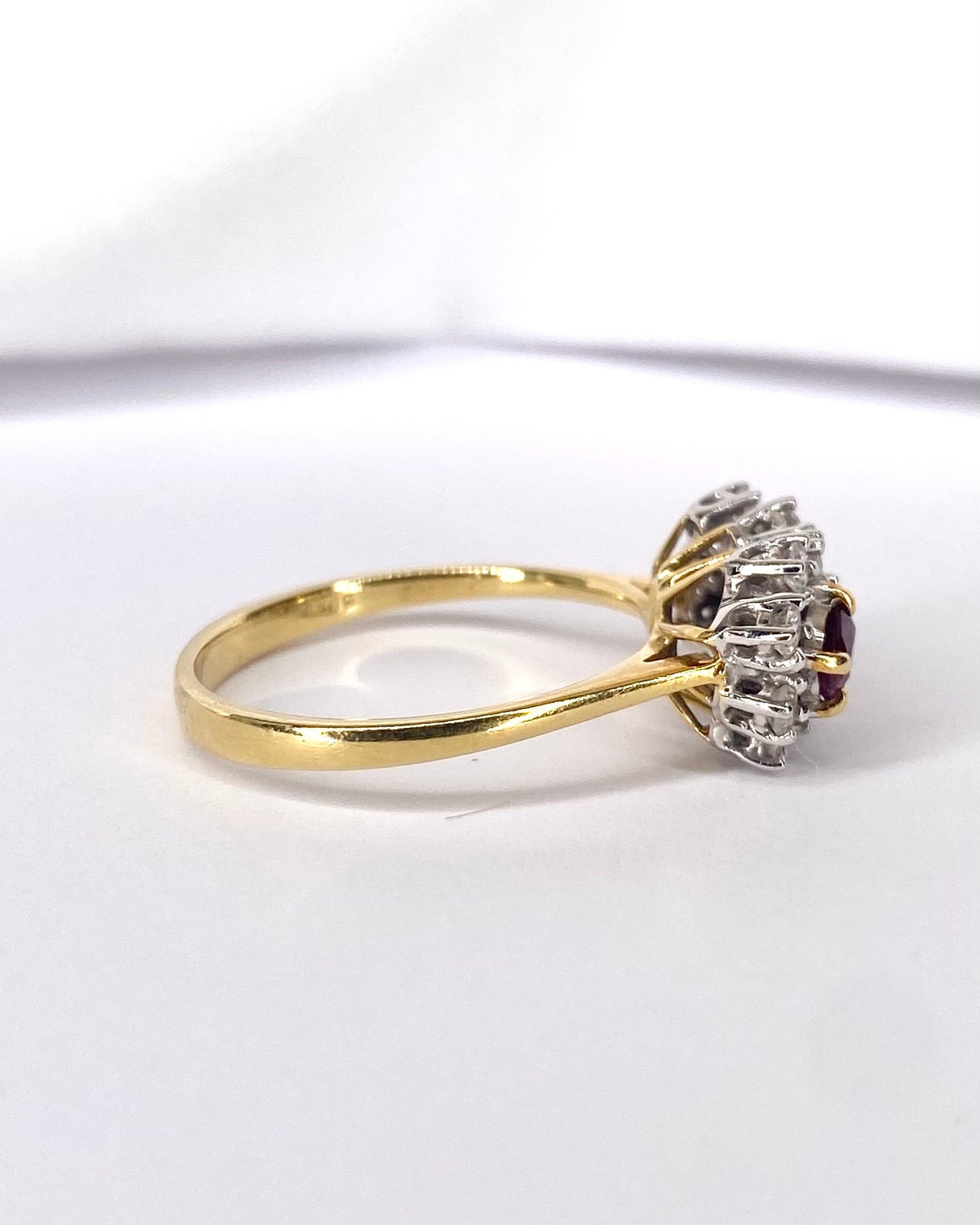 Bague Double Marguerite Rubis 0.50 carat &amp; 13 Diamants "Hilonna" - Elliade Paris