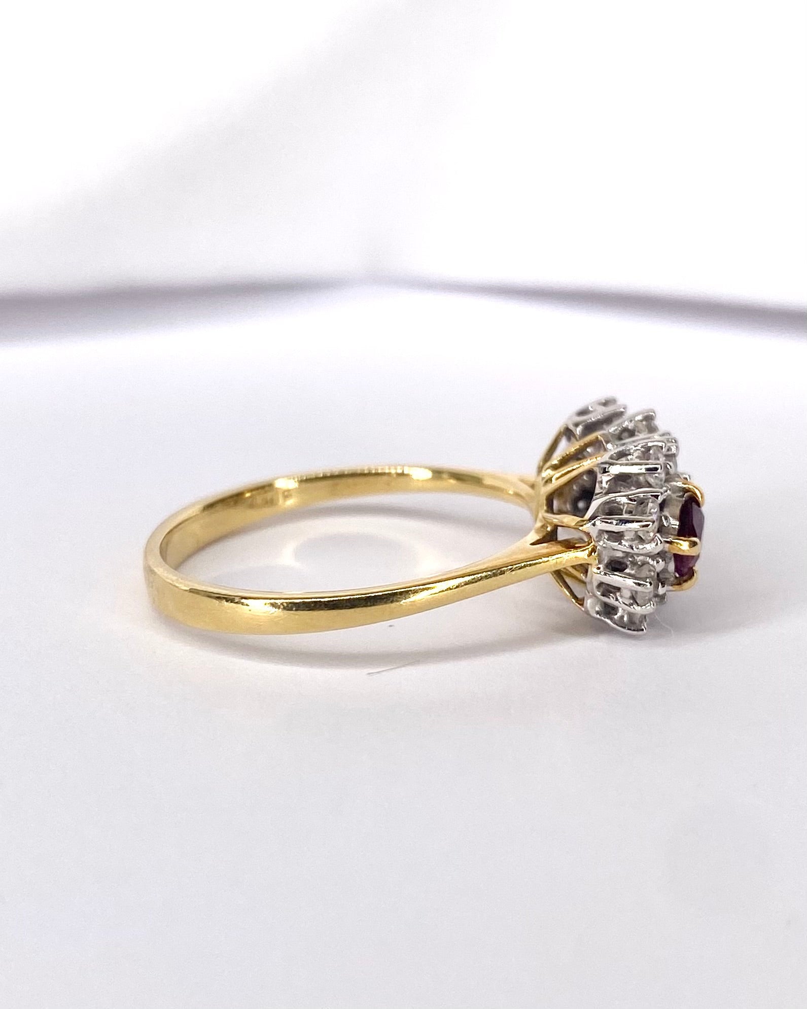 Bague Double Marguerite Rubis 0.50 carat &amp; 13 Diamants "Hilonna" - Elliade Paris