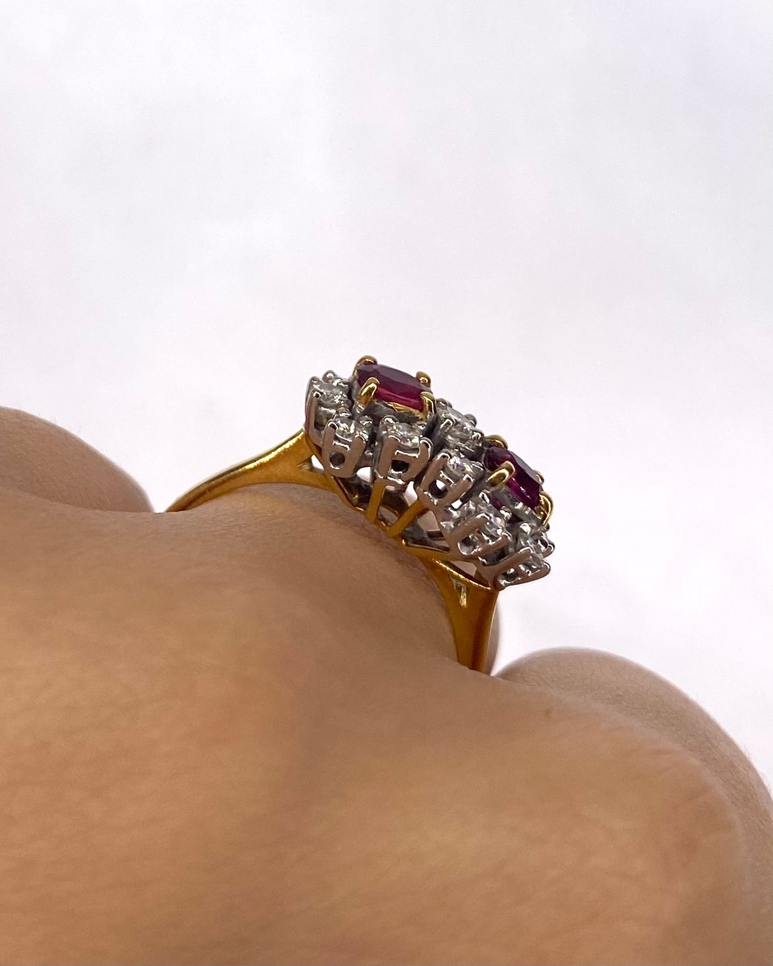 Bague Double Marguerite Rubis 0.50 carat &amp; 13 Diamants "Hilonna" - Elliade Paris