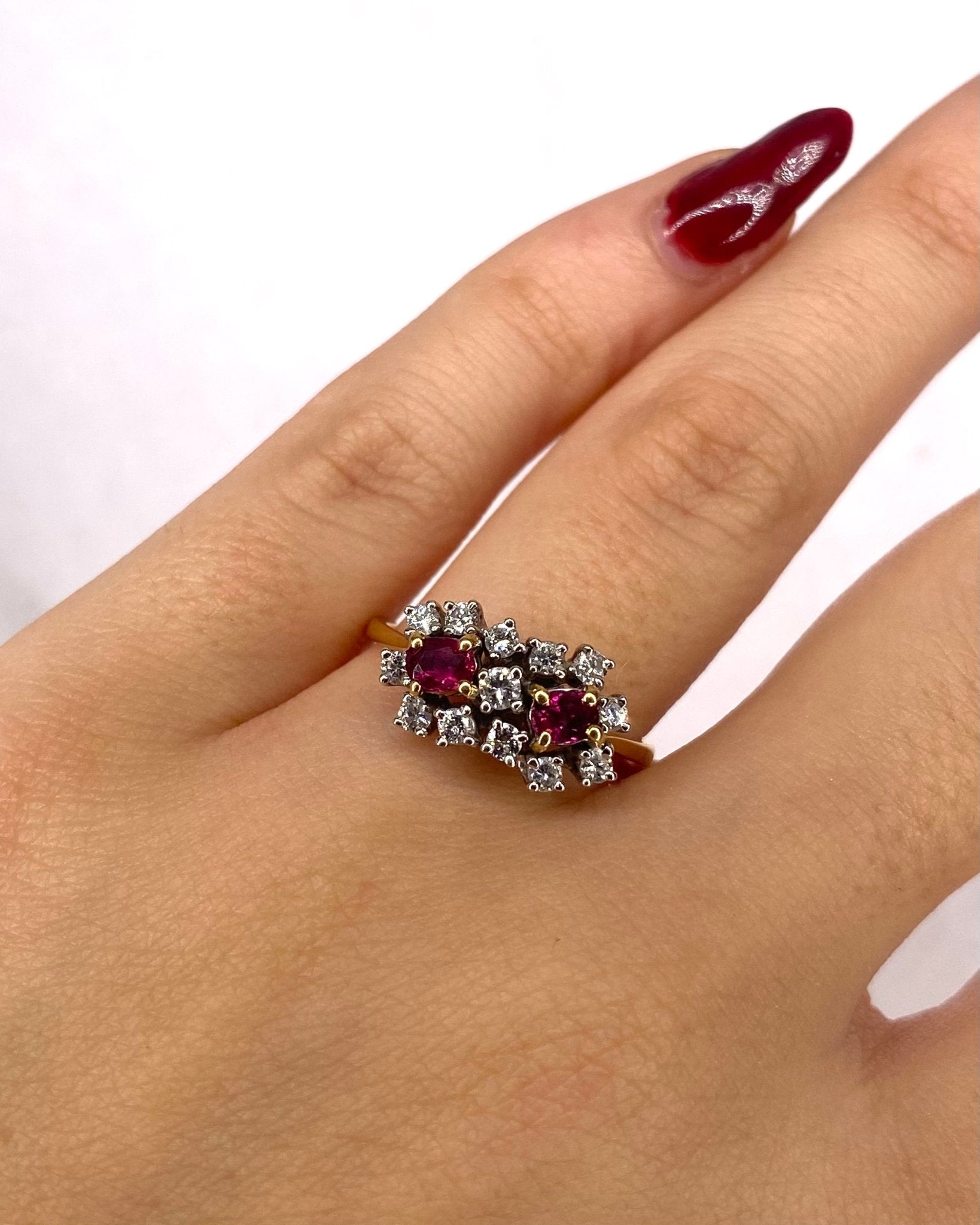 Bague Double Marguerite Rubis 0.50 carat &amp; 13 Diamants "Hilonna" - Elliade Paris