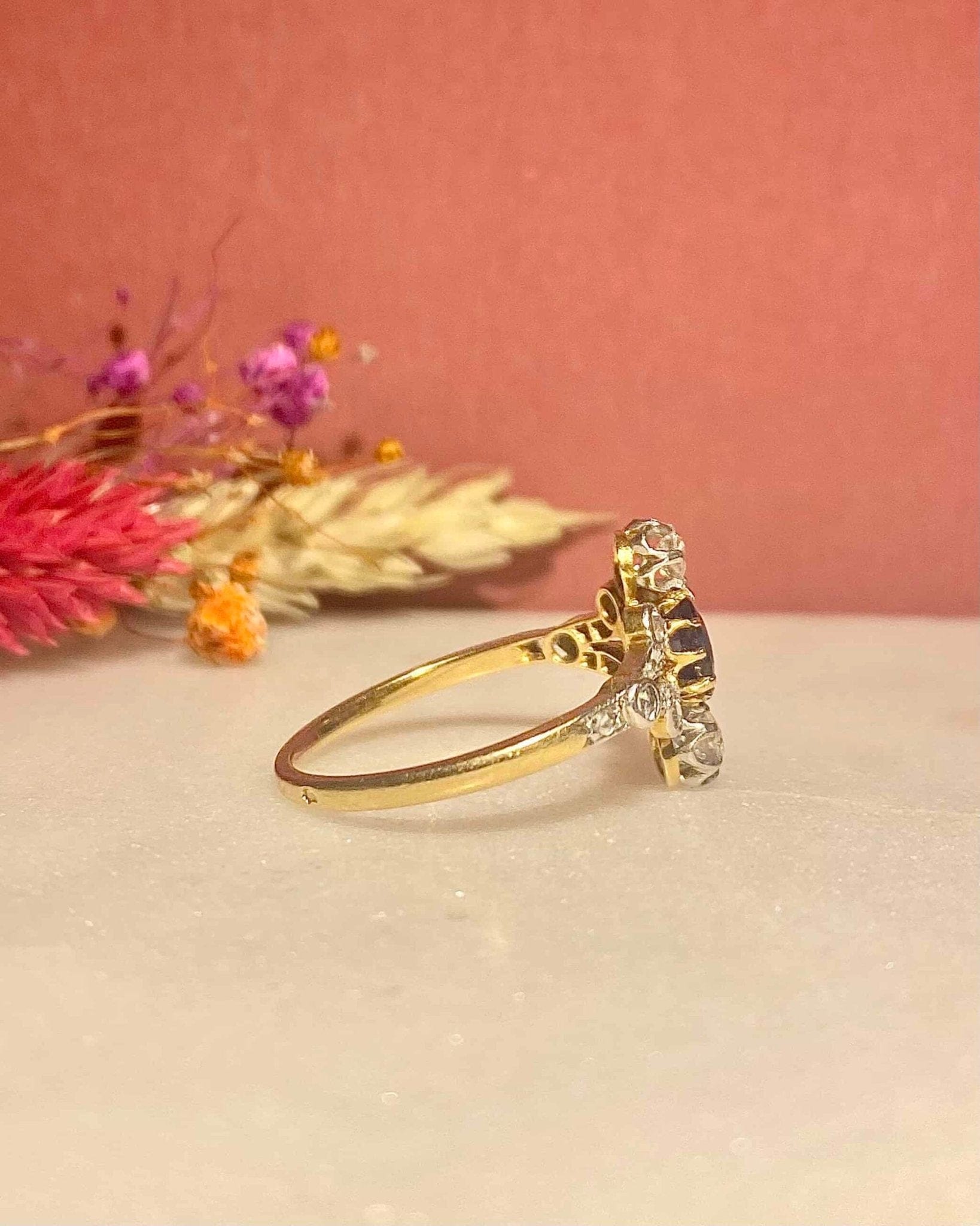 Bague Duchesse Saphir &amp; 18 Diamants "Noora" - Elliade Paris