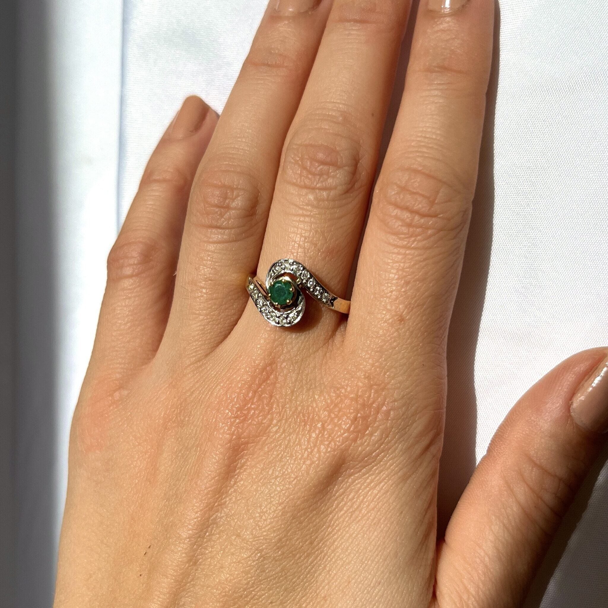 Bague vintage tourbillon émeraude &amp; diamants "Macha" - Elliade Paris