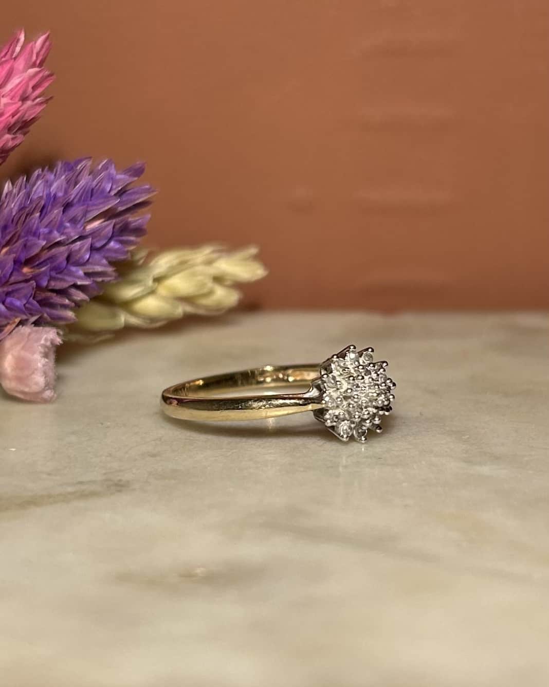 Anillo &quot;Louella&quot; con 19 diamantes y margaritas