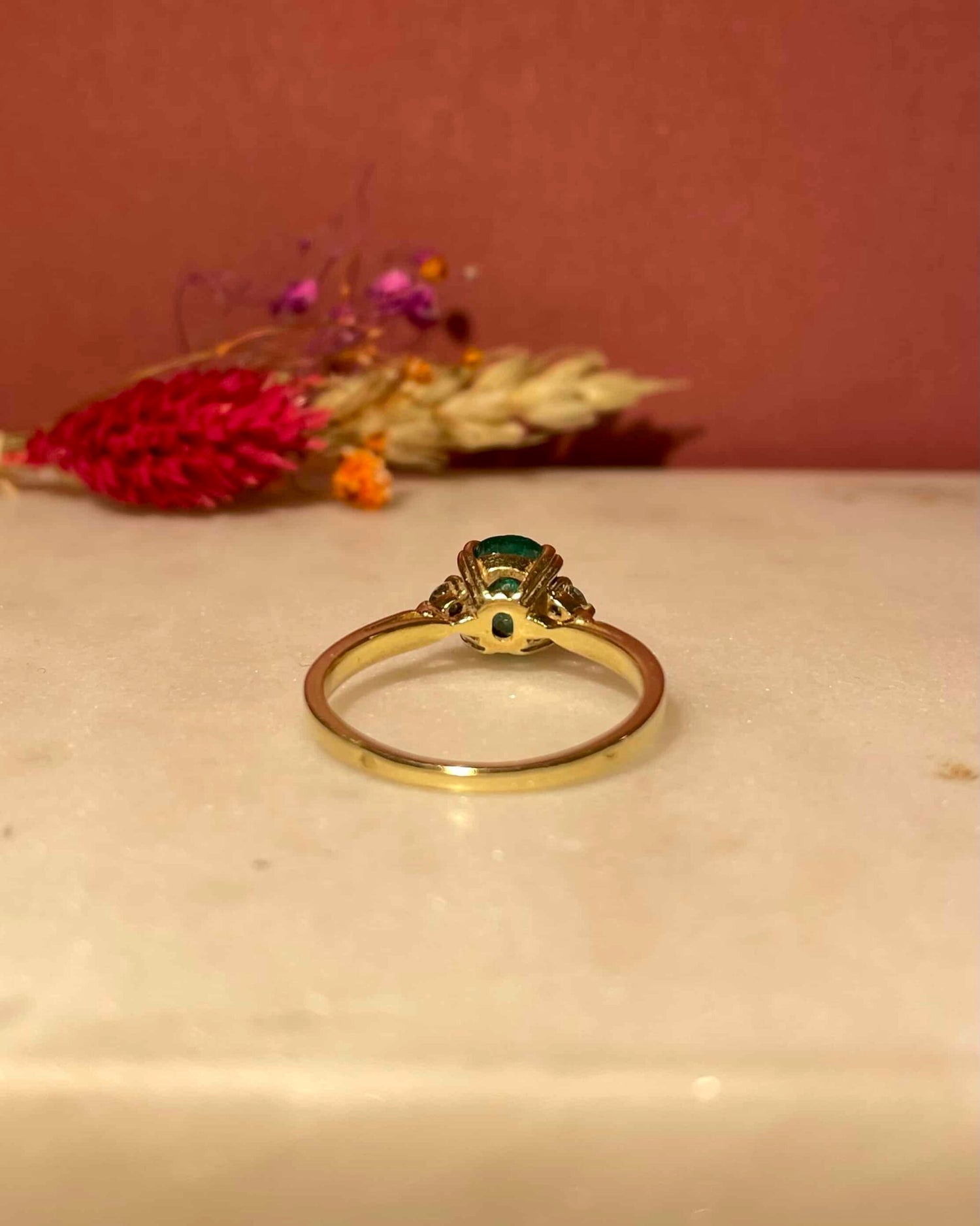 Bague Trilogie Émeraude 0.70 carat &amp; Diamants &quot;Oliviana&quot;