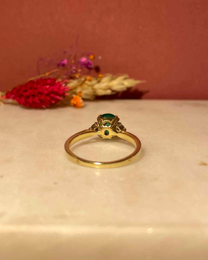 Bague Trilogie Émeraude 0.70 carat &amp; Diamants &quot;Oliviana&quot;