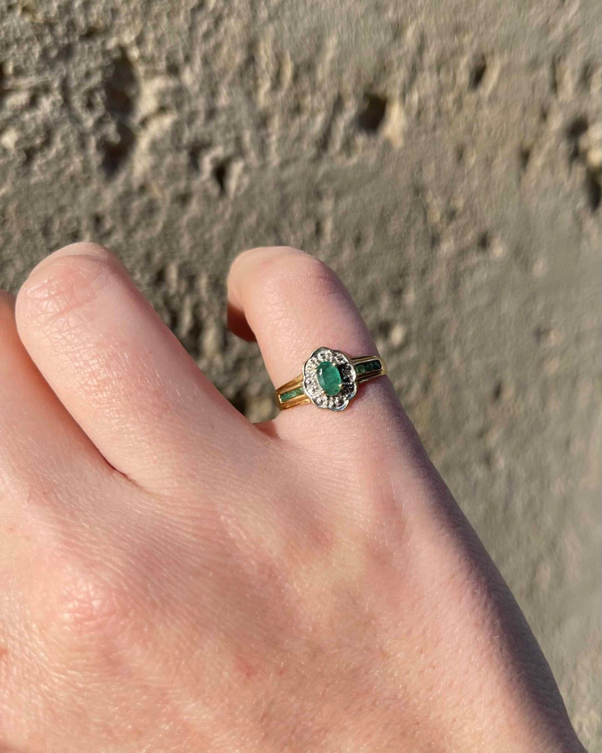 Bague Marguerite Émeraudes &amp; Diamants "Clara" - Elliade Paris