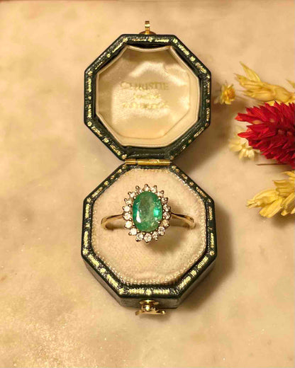 Bague Marguerite Emeraude 1 Carat &amp; 18 Diamants &quot;Tabia&quot;