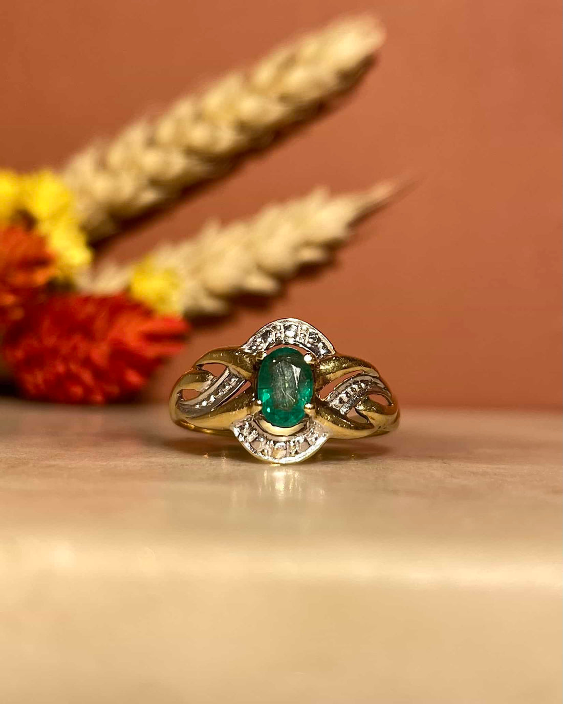 Bague Tourbillon Émeraude 0.30 carat &quot;Lorna&quot;