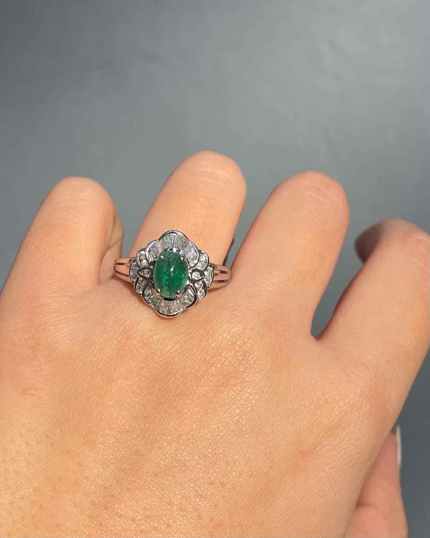 Bague Marguerite Émeraude 1.50 carat &amp; Diamants 1 carat &quot;Livia&quot;