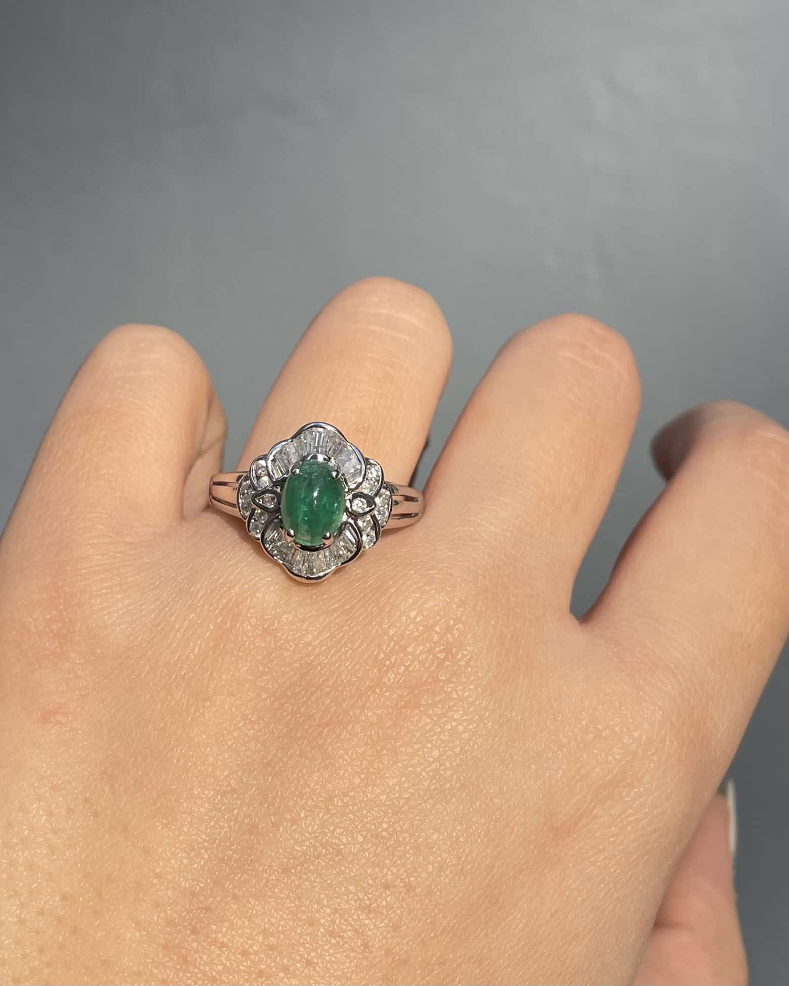 Bague Marguerite Émeraude 1.50 carat &amp; Diamants 1 carat "Livia" - Elliade Paris