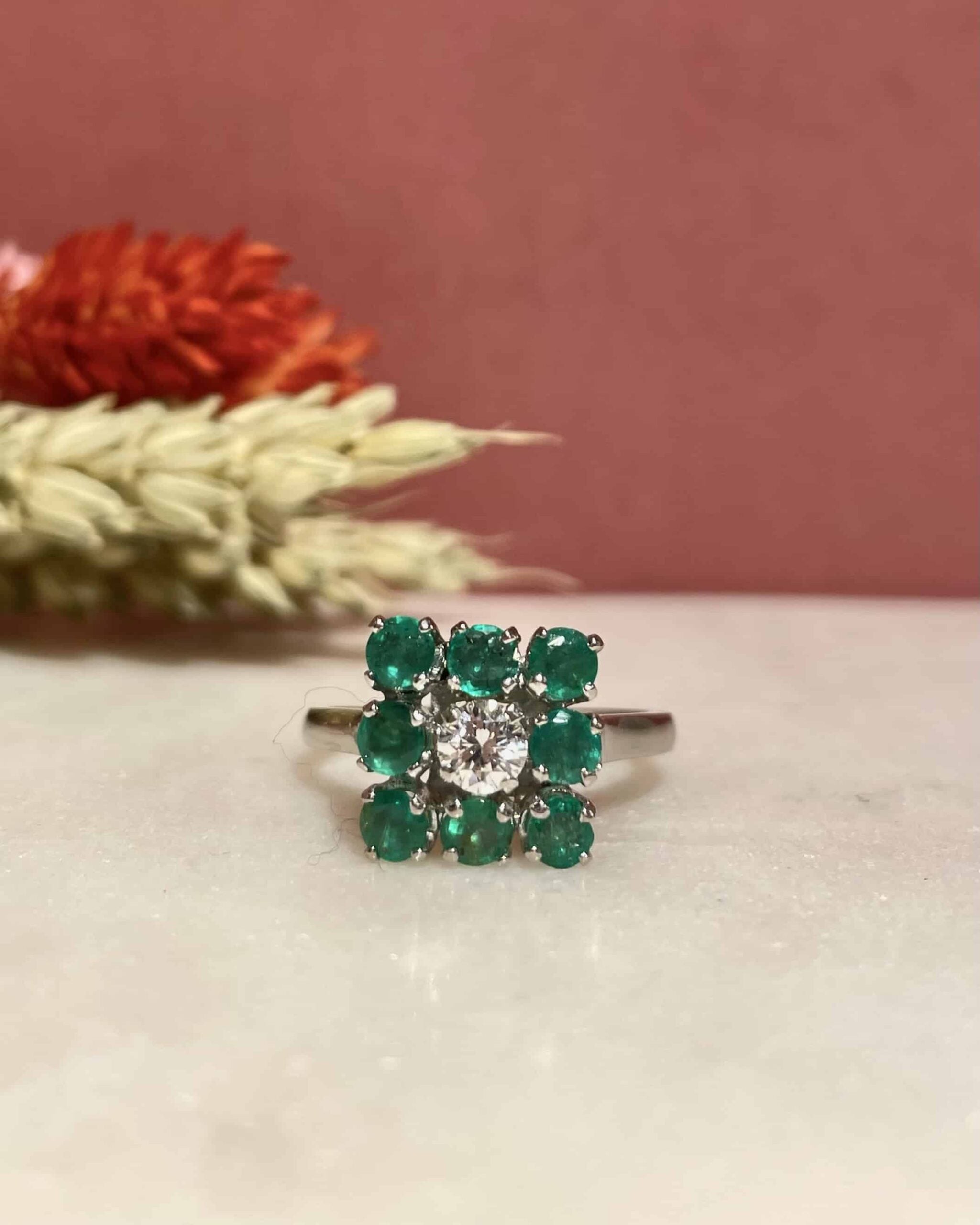 Bague Marguerite 8 Emeraudes et Diamant "Kika"