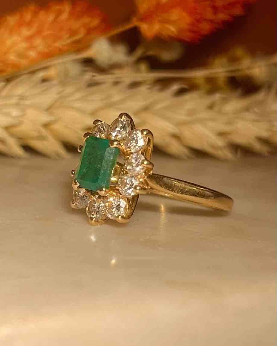 Bague Marguerite émeraude 1.20 carat &amp; diamants  "Ios"