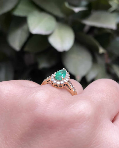 Bague Marguerite Émeraude 0.68 carat &amp; Diamants &quot;Nelia&quot;