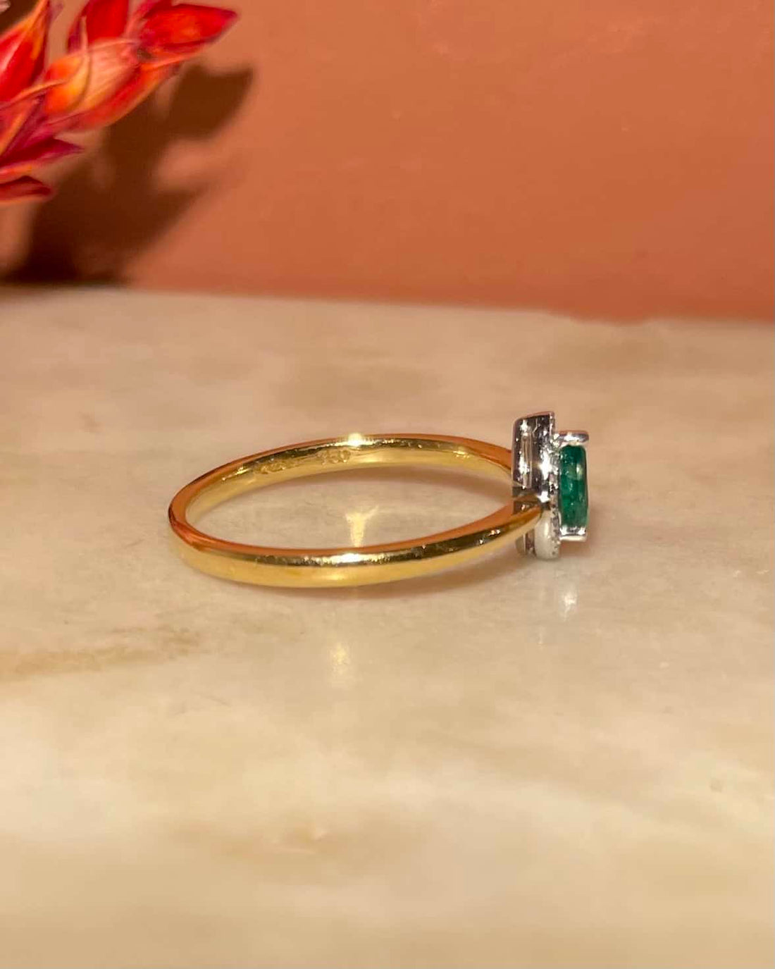 Bague Solitaire Émeraude et 16 Diamants &quot;Sadie&quot;