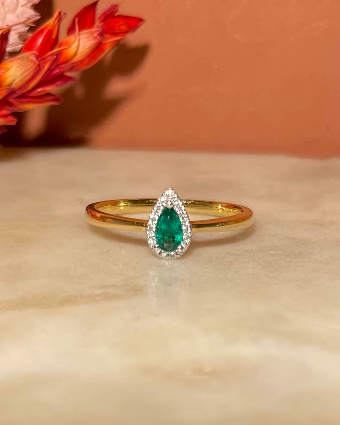 Bague Solitaire Émeraude et 16 Diamants &quot;Sadie&quot;