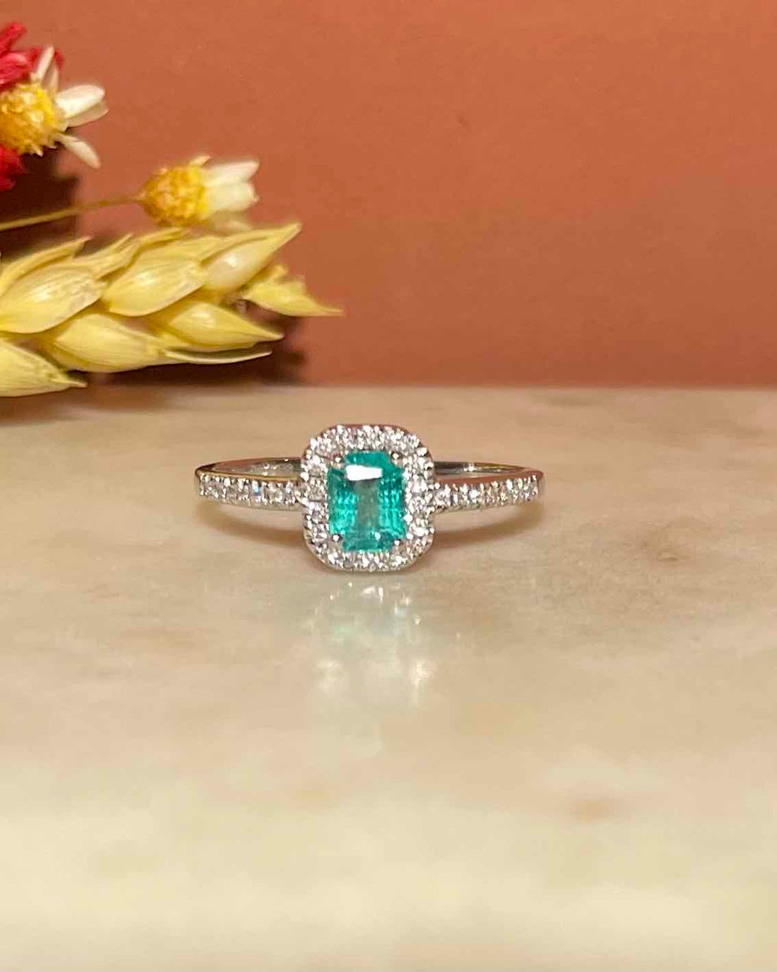 Bague style Art-Déco Emeraude &amp; 35 Diamants &quot;Vienna&quot;