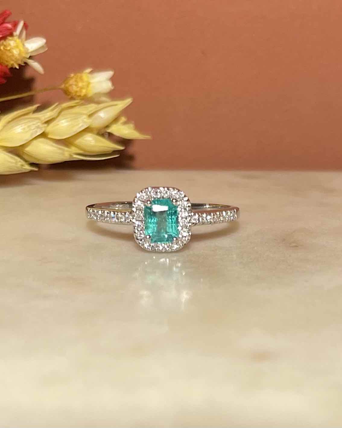 Bague style Art-Déco Emeraude &amp; 35 Diamants "Vienna"